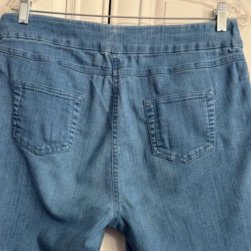 Womens Size XL Pull-On Elastic Waist Medium Wash Denim Bermuda Shorts by VENUS - Picture 7 of 8